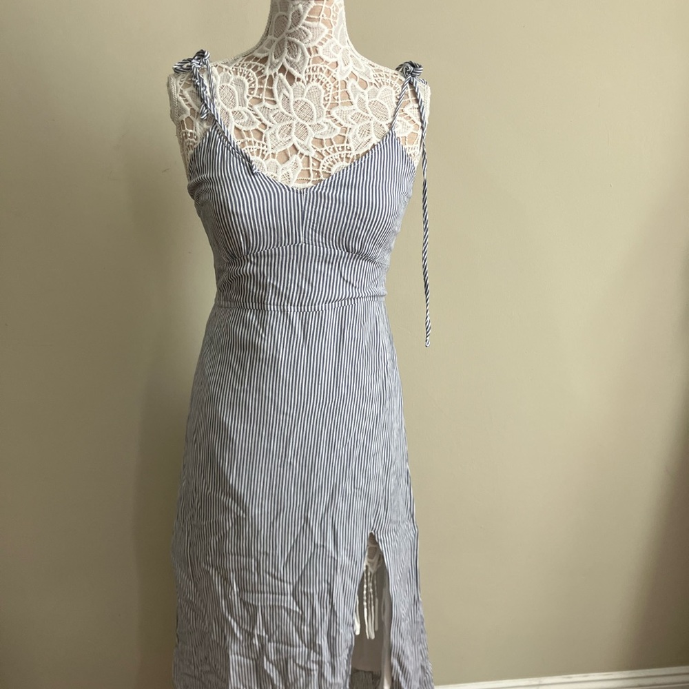 Abercrombie & Fitch Blue and white striped midi dress